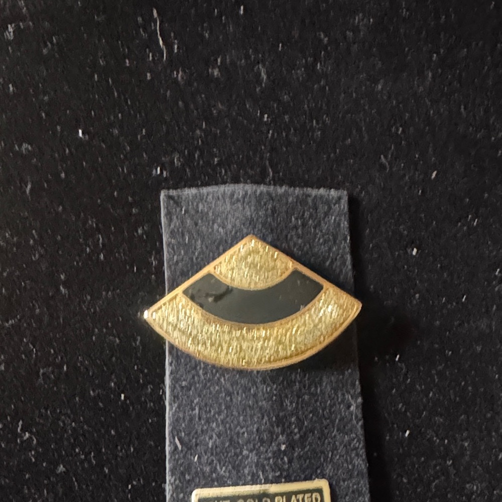 Pin / Brooch 18 karat gold plated art deco